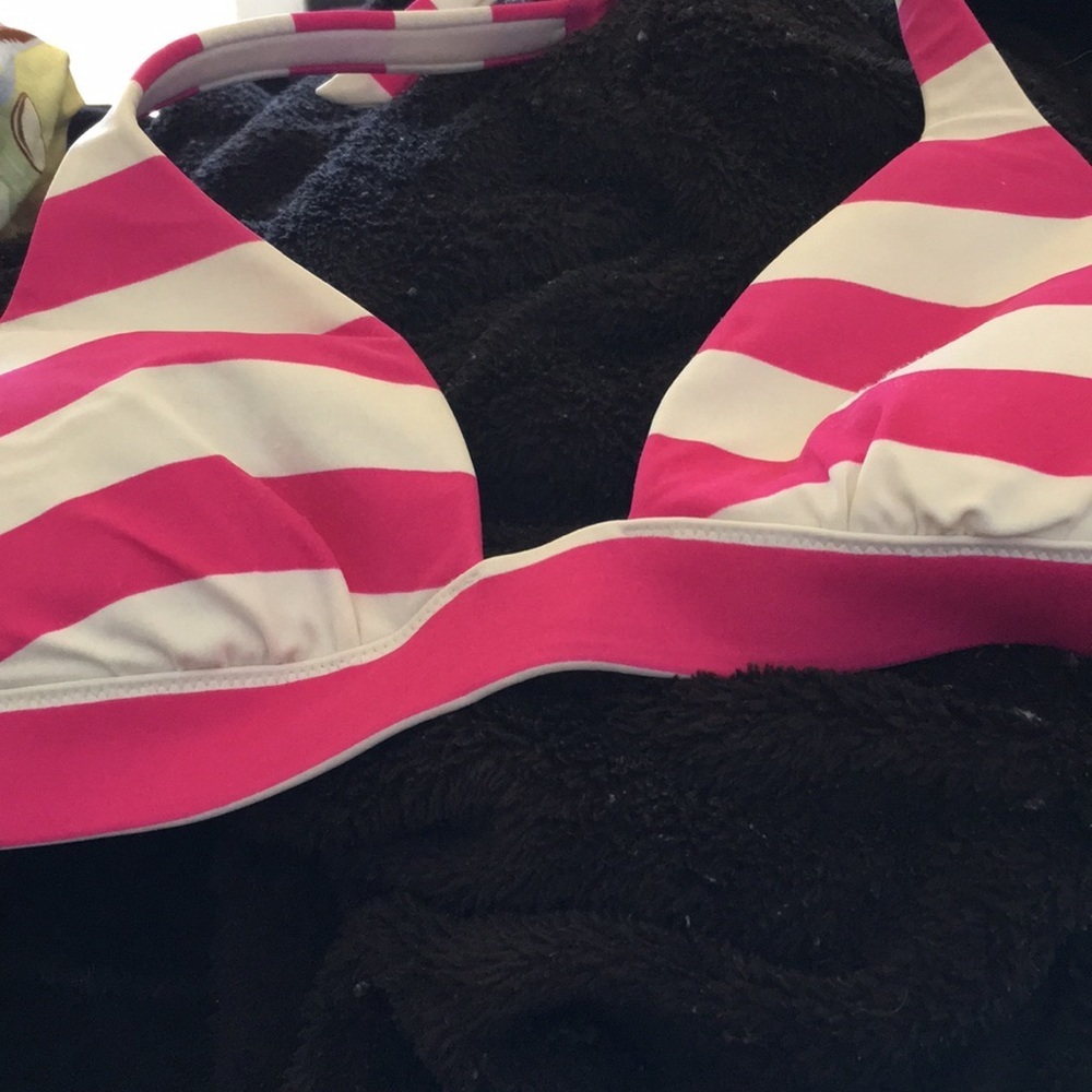 FINAL MARKDOWN Victoria’s Secret swimwear top small